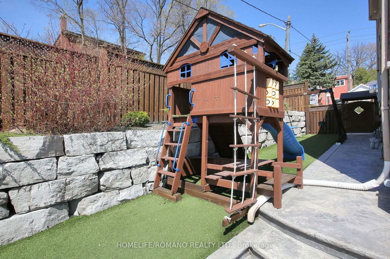Preview image for 566 Mcroberts Ave, Toronto