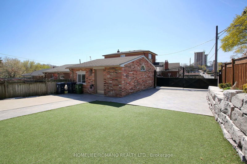 Preview image for 566 Mcroberts Ave, Toronto