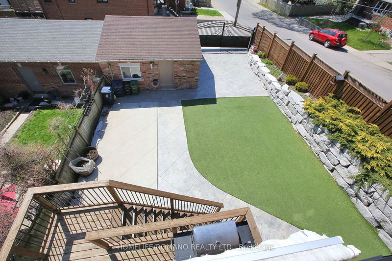 Preview image for 566 Mcroberts Ave, Toronto