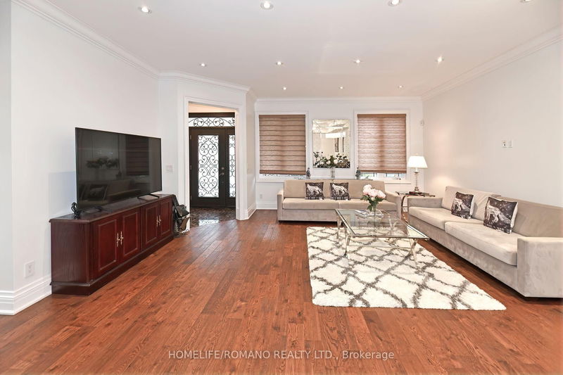 Preview image for 566 Mcroberts Ave, Toronto