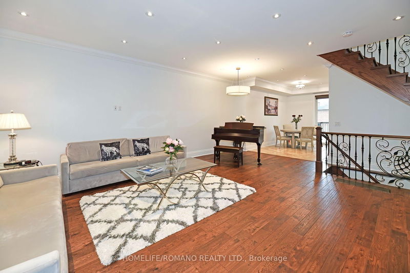 Preview image for 566 Mcroberts Ave, Toronto