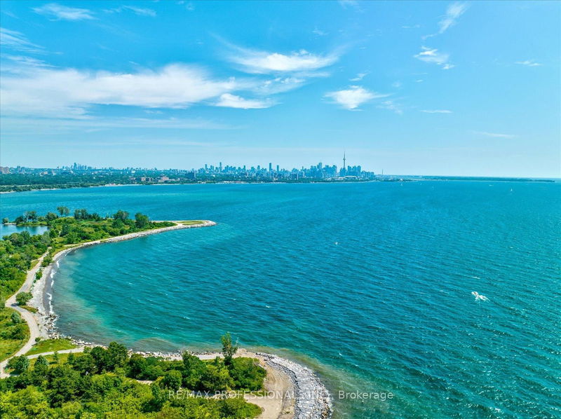 Preview image for 33 Shore Breeze Dr W #1901, Toronto