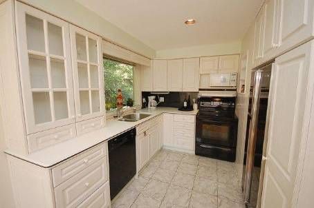 Preview image for 208 Lake Promenade Dr, Toronto