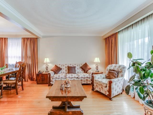 Preview image for 49 Ashbourne Dr, Toronto
