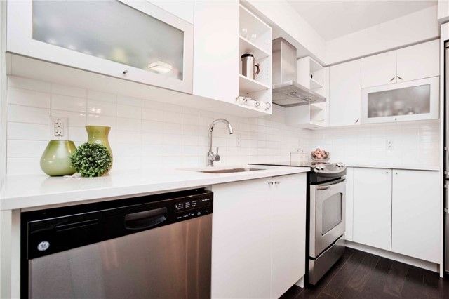 Preview image for 1 Michael Power Pl #811, Toronto