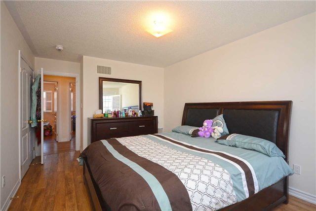Preview image for 9 Hobart Gdns, Brampton