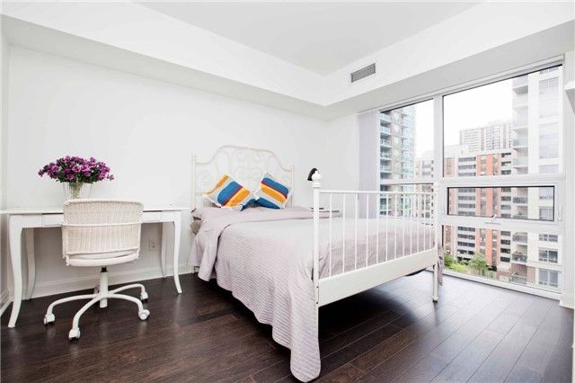 Preview image for 1 Michael Power Pl #811, Toronto