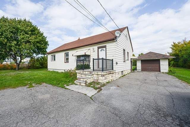 Preview image for 104 Mclaughlin Rd S, Brampton