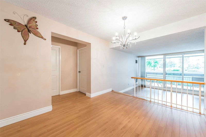 Preview image for 270 Scarlett Rd #105, Toronto