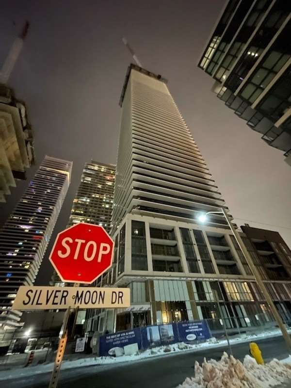 Preview image for 70 Annie Craig Dr #606, Toronto