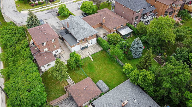 Preview image for 7 Cornelius Pkwy, Toronto