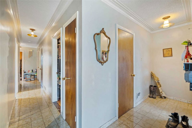 Preview image for 7 Cornelius Pkwy, Toronto