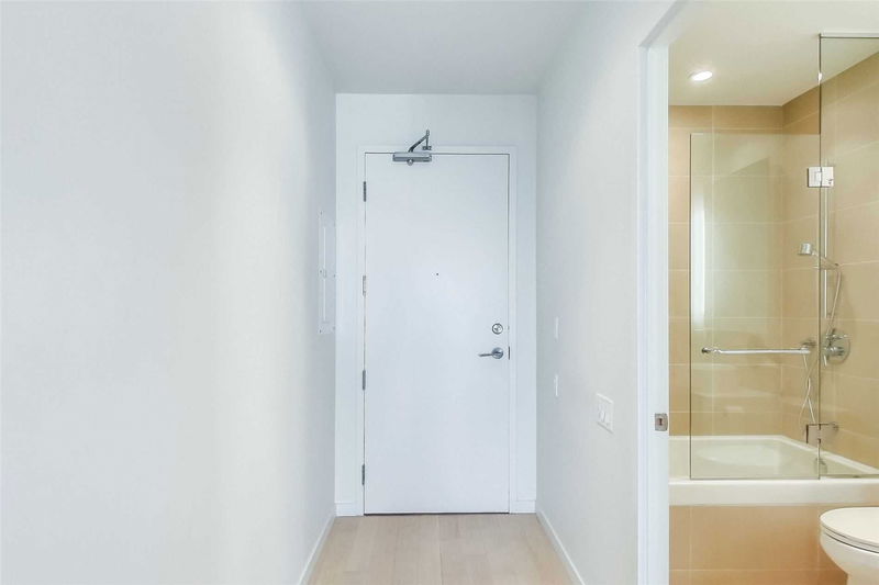 Preview image for 383 Sorauren Ave #816, Toronto