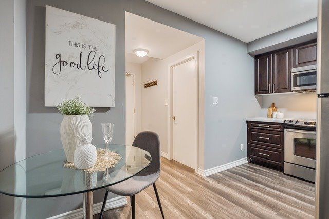 Preview image for 2464 Weston Rd #402, Toronto