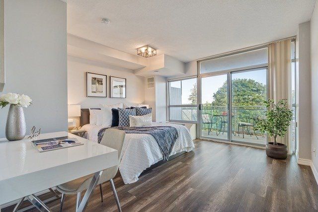Preview image for 2464 Weston Rd #402, Toronto