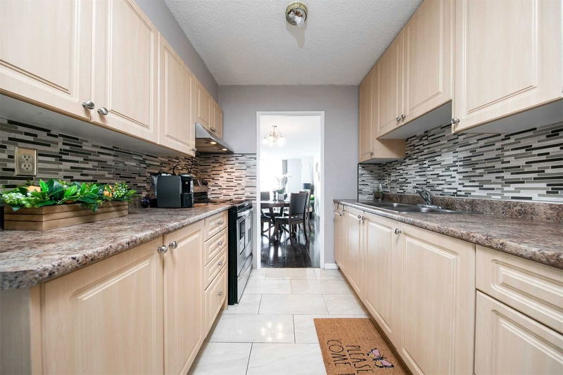 Preview image for 40 Panorama Crt #808, Toronto