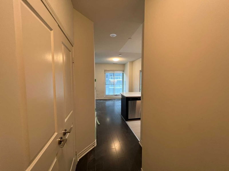 Preview image for 39 Annie Craig Dr #423, Toronto