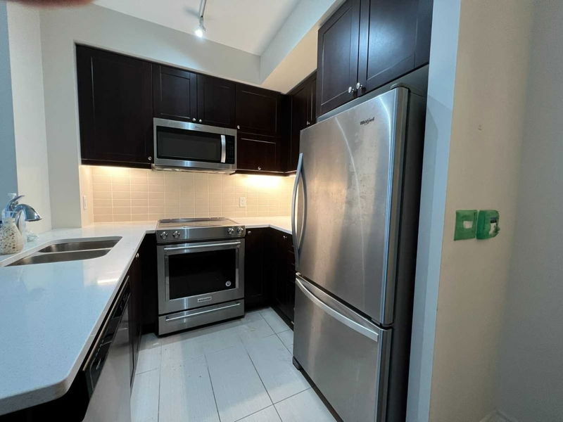 Preview image for 39 Annie Craig Dr #423, Toronto