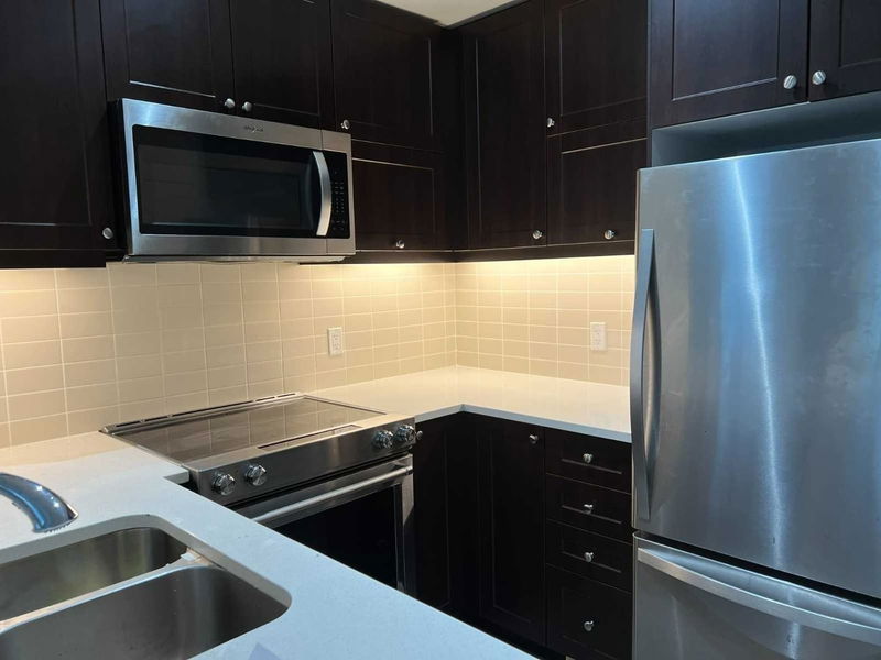 Preview image for 39 Annie Craig Dr #423, Toronto