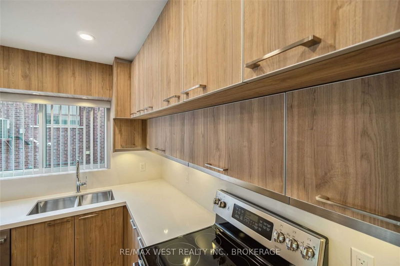 Preview image for 11 Tothill Rd, Toronto