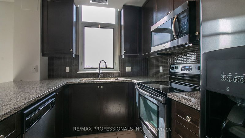 Preview image for 1135 Royal York Rd #917, Toronto
