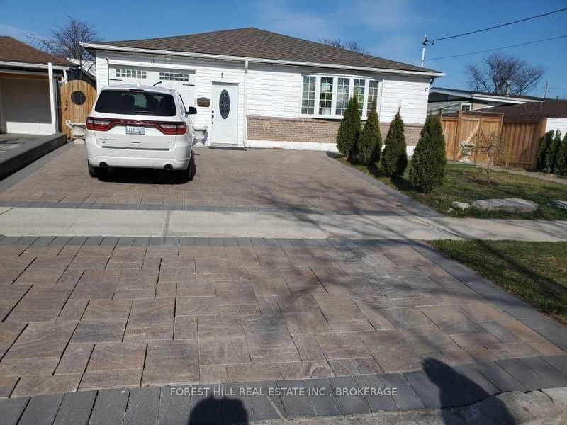 Preview image for 8 Bloomington Cres, Toronto
