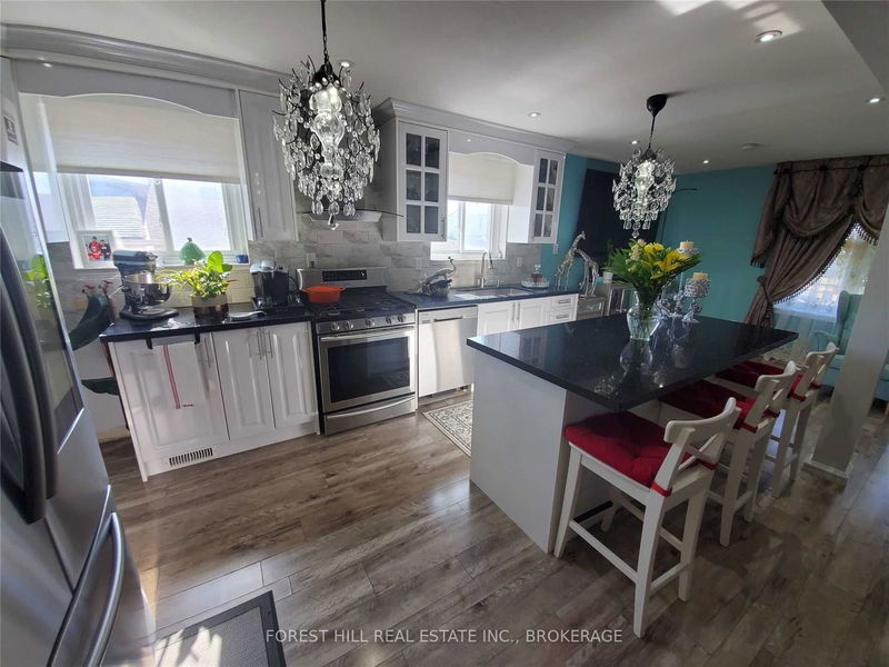 Preview image for 8 Bloomington Cres, Toronto