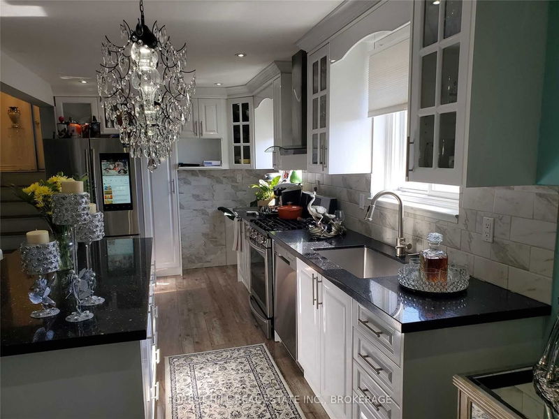 Preview image for 8 Bloomington Cres, Toronto