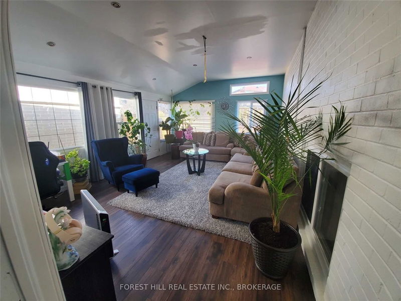 Preview image for 8 Bloomington Cres, Toronto
