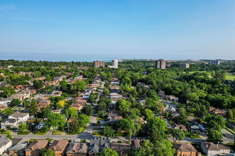 Preview image for 60 Woodbury Rd, Toronto