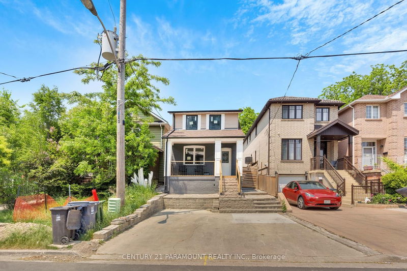 Preview image for 8 Fairglen Cres, Toronto