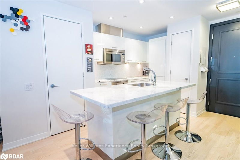 Preview image for 90 Park Lawn Rd #2702, Toronto