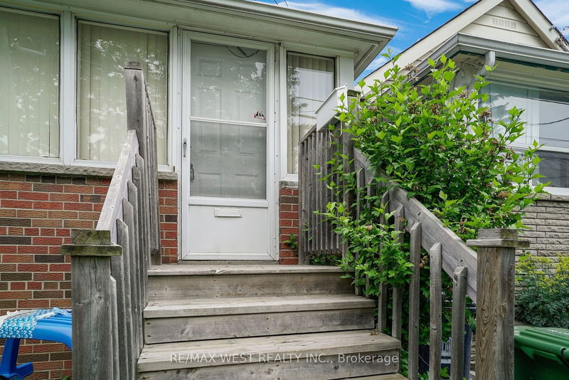 Preview image for 28 Cayuga Ave, Toronto