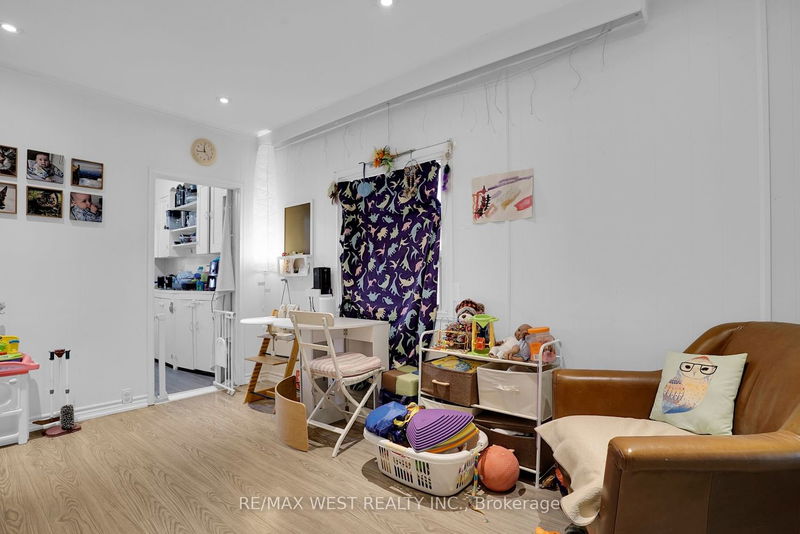 Preview image for 28 Cayuga Ave, Toronto