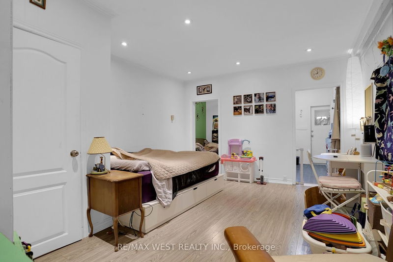 Preview image for 28 Cayuga Ave, Toronto