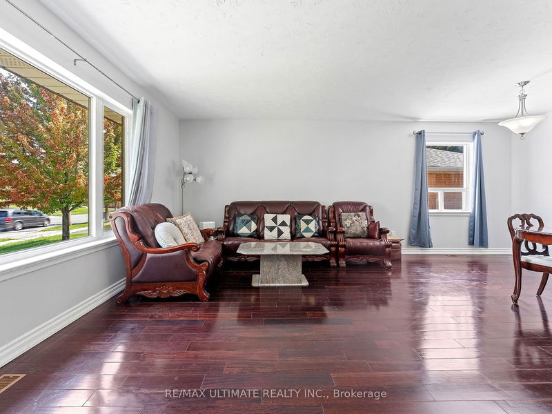 Preview image for 189 Elmhurst Dr, Toronto