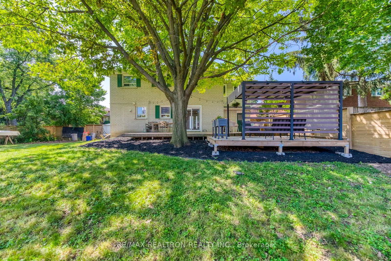Preview image for 36 Hawthorne Rd, Toronto