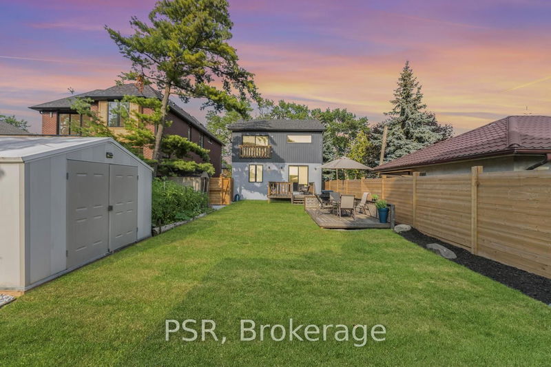 Preview image for 4 Treeview Dr, Toronto