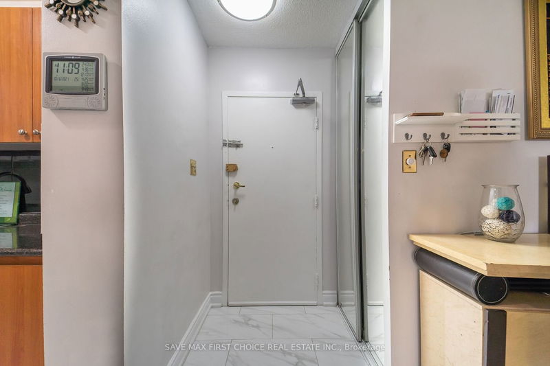 Preview image for 370 Dixon Rd #404, Toronto