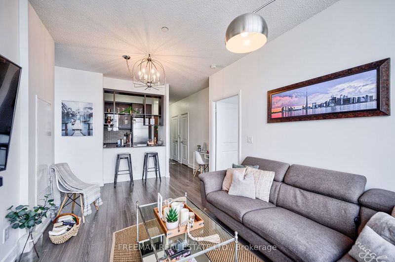 Preview image for 2 Eva Rd #Ph23, Toronto