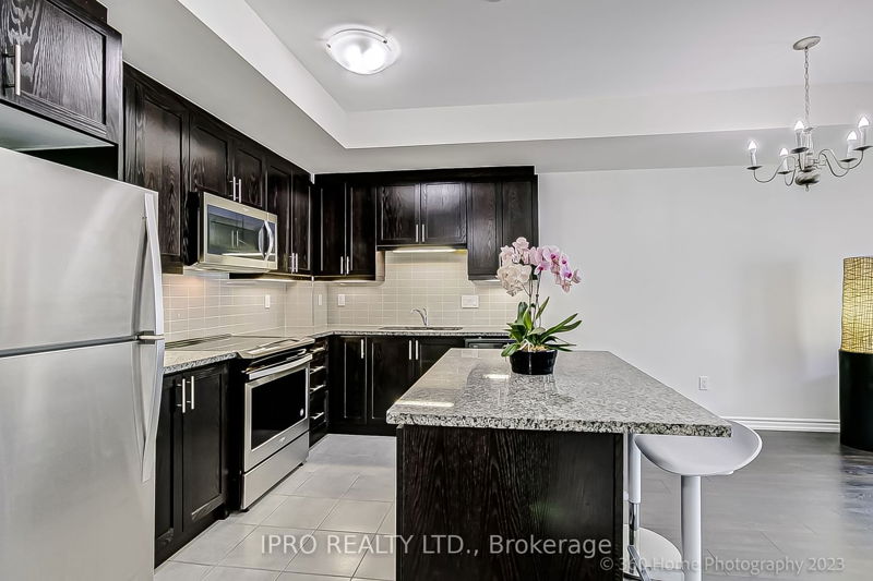 Preview image for 11 Applewood Lane #240, Toronto