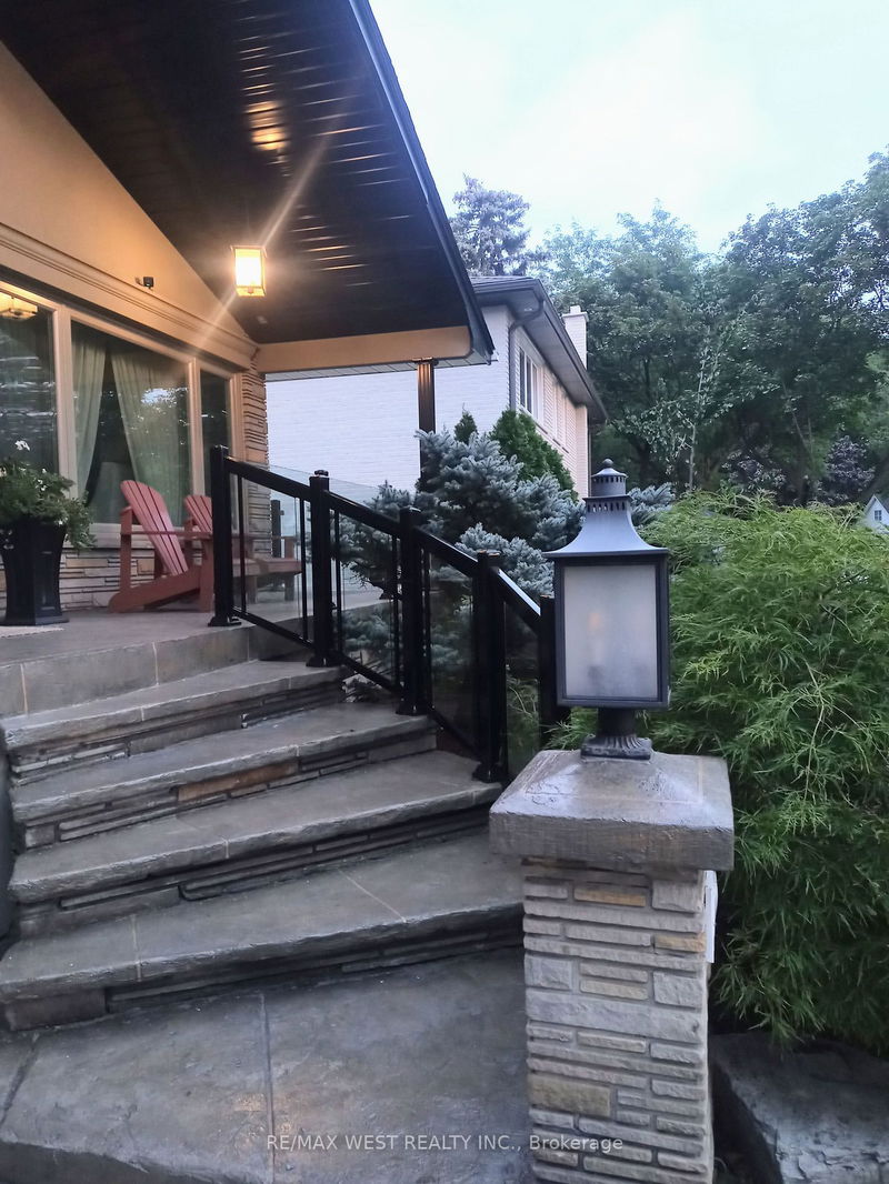 Preview image for 3 Bosworth Ave, Toronto