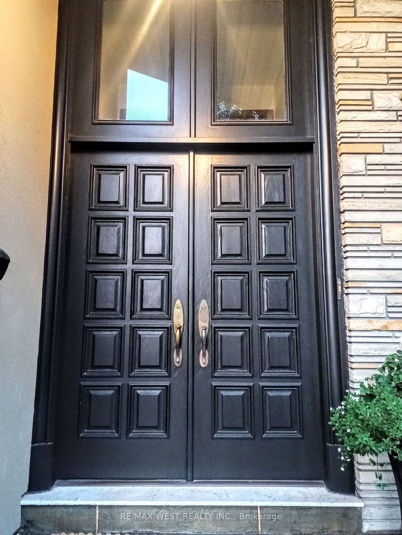 Preview image for 3 Bosworth Ave, Toronto