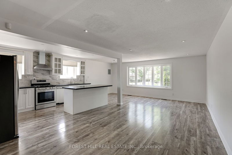 Preview image for 8 Bloomington Cres, Toronto