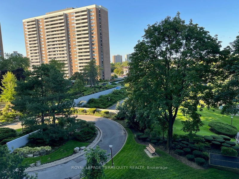 Preview image for 250 Scarlett Rd #510, Toronto