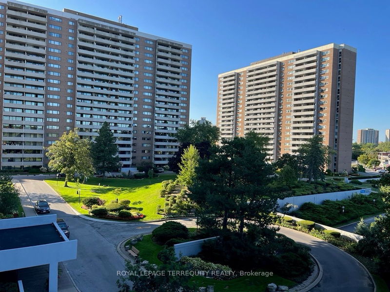 Preview image for 250 Scarlett Rd #510, Toronto