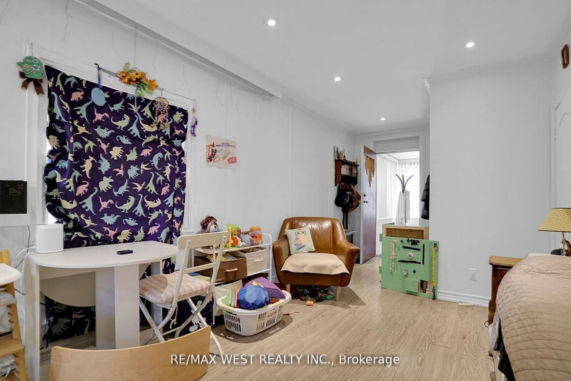 Preview image for 28 Cayuga Ave, Toronto