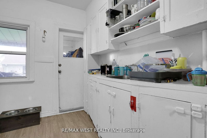Preview image for 28 Cayuga Ave, Toronto
