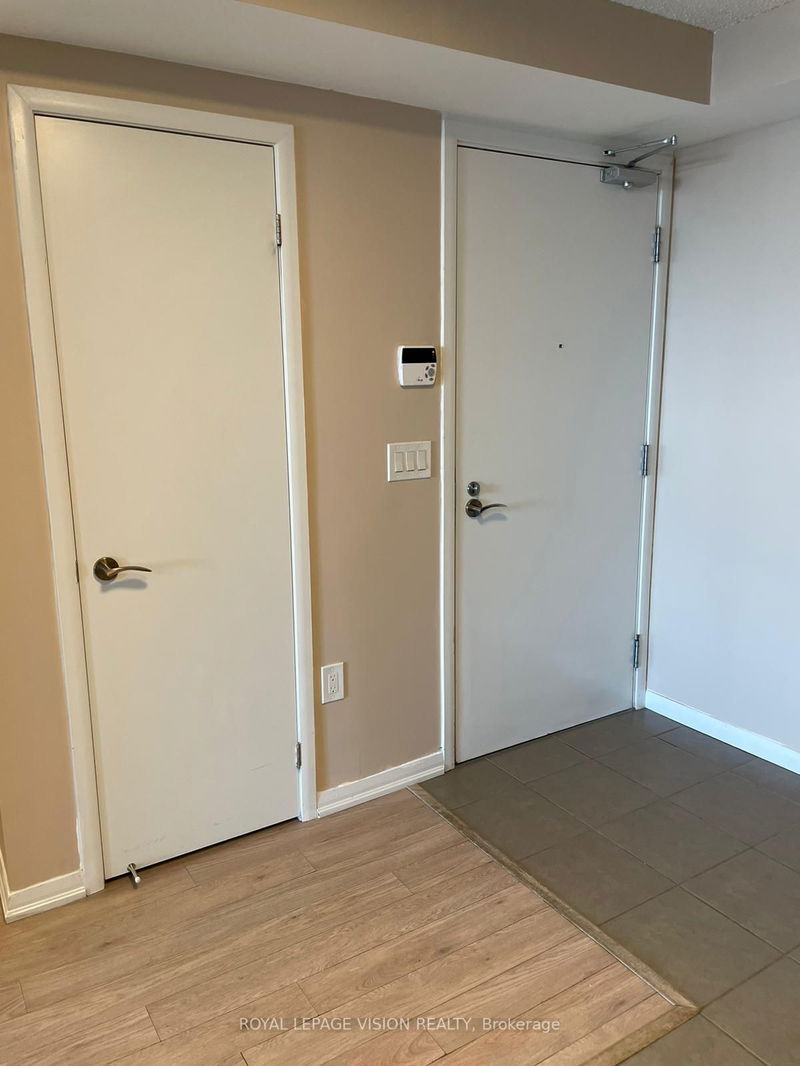 Preview image for 830 Lawrence Ave W #1301, Toronto