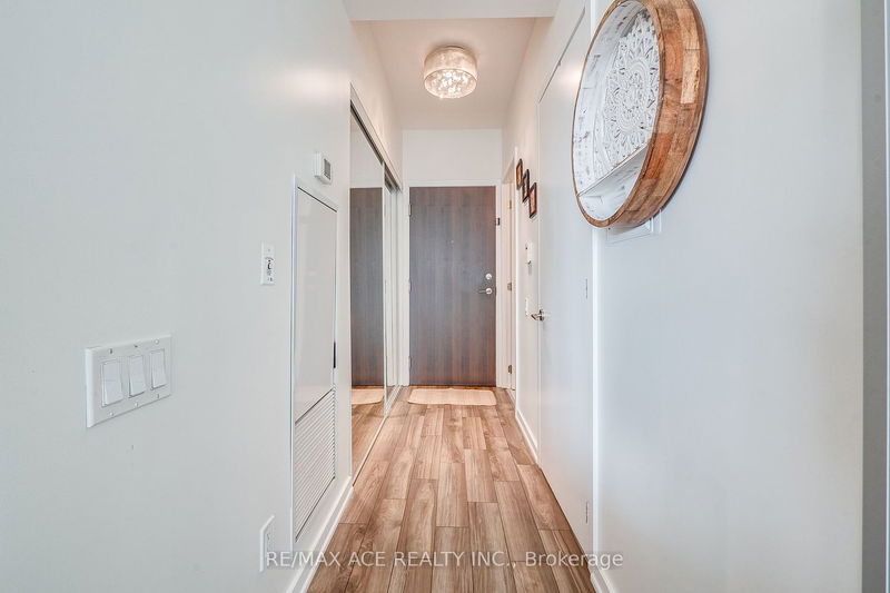 Preview image for 103 The Queensway N/A #812, Toronto